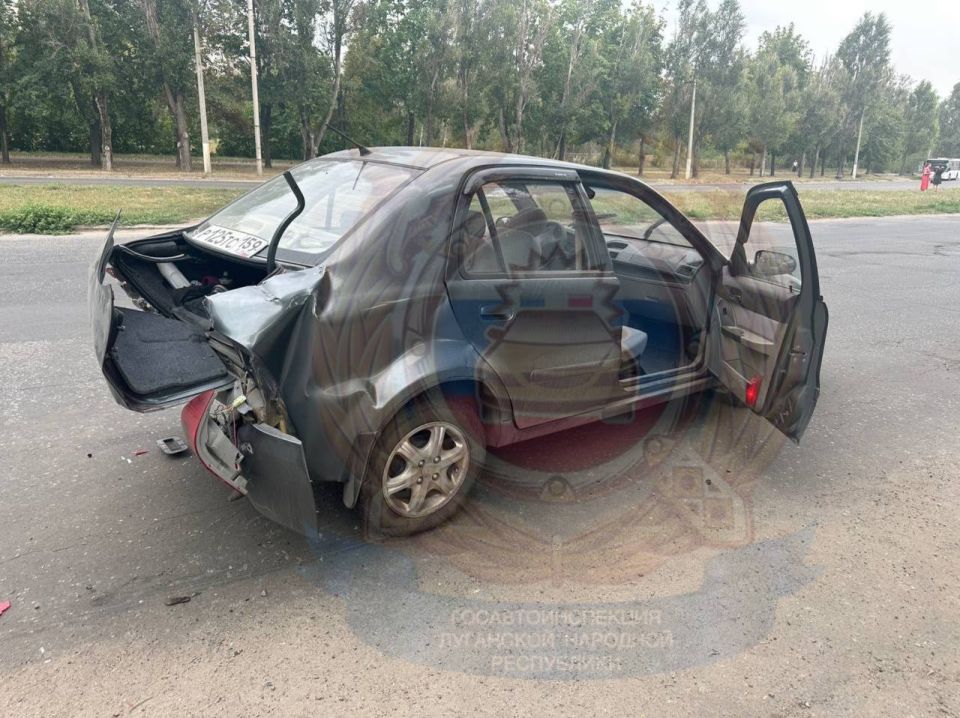 В Луганске сотрудники Госавтоинспекции разбираются в обстоятельствах ДТП, в котором пострадал несовершеннолетний пассажир В Луганске сотрудники Госавтоинспекции разбираются в обстоятельствах ДТП, в котором пострадал несовершеннолетний пассажир