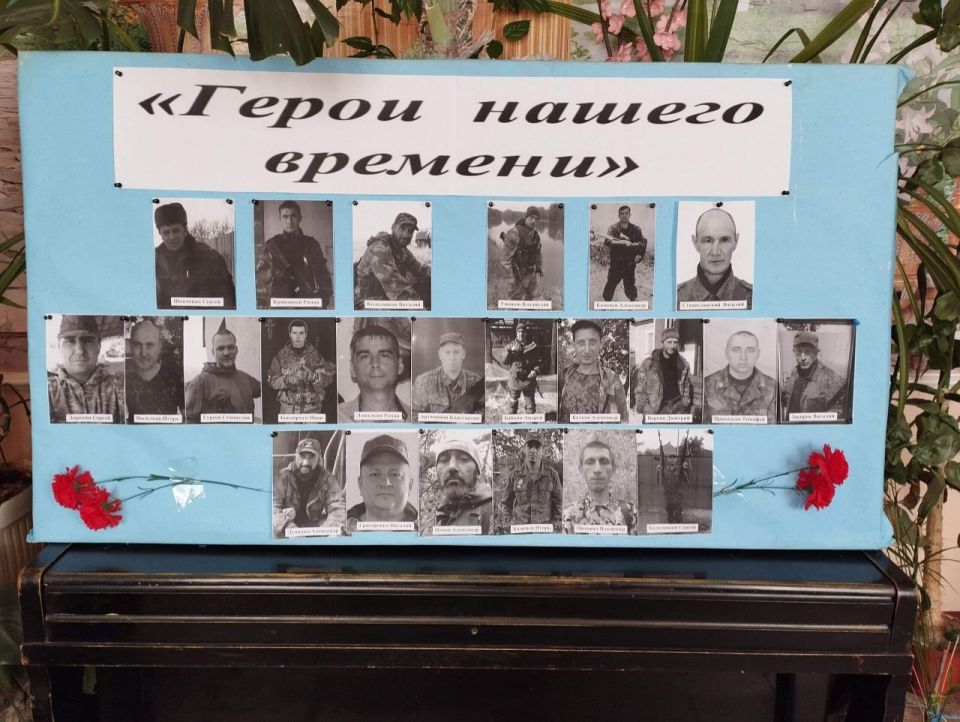 12 августа в структурном подразделении Краснодонского городского Дворца культуры имени «Молодой гвардии», Доме культуры поселка Новоалександровка, прошел патриотический час «Герои нашего времени», посвященный героям... 12 августа в структурном подразделении Краснодонского городского Дворца культуры имени «Молодой гвардии», Доме культуры поселка Новоалександровка, прошел патриотический час «Герои нашего времени», посвященный героям...