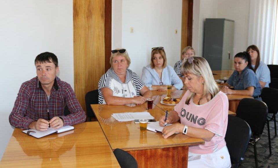 Глава Антрацитовского муниципального округа, Секретарь местного отделения партии «Единая Россия» Сергей Саенко провёл рабочее совещание с сотрудниками отдела по делам территорий Администрации Глава Антрацитовского муниципального округа, Секретарь местного отделения партии «Единая Россия» Сергей Саенко провёл рабочее совещание с сотрудниками отдела по делам территорий Администрации