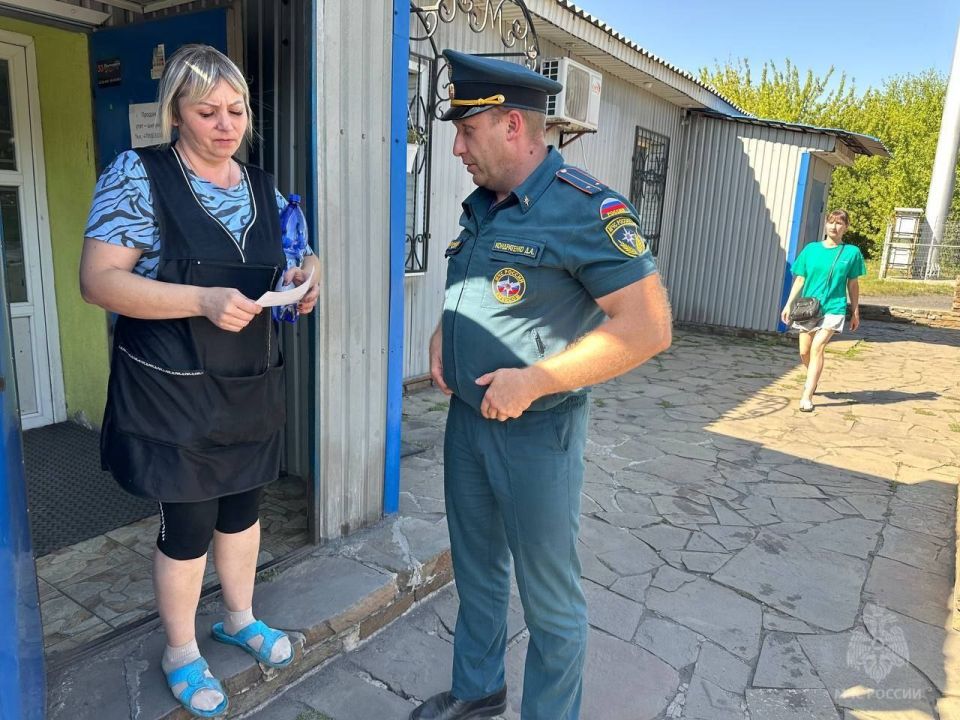 "ОСТОРОЖНО, ОГОНЬ! МЧС ПРЕДУПРЕЖДАЕТ: БЕЗОПАСНОСТЬ ВАЖНА КАЖДЫЙ ДЕНЬ!" "ОСТОРОЖНО, ОГОНЬ! МЧС ПРЕДУПРЕЖДАЕТ: БЕЗОПАСНОСТЬ ВАЖНА КАЖДЫЙ ДЕНЬ!"