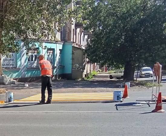Благоустройство в городе. МУП «Служба дорожного хозяйства и благоустройства города Алчевска ЛНР» проводит работы на территории города Работники МУП «Служба дорожного хозяйства и благоустройства города Алчевска ЛНР» ведут... Благоустройство в городе. МУП «Служба дорожного хозяйства и благоустройства города Алчевска ЛНР» проводит работы на территории города Работники МУП «Служба дорожного хозяйства и благоустройства города Алчевска ЛНР» ведут...