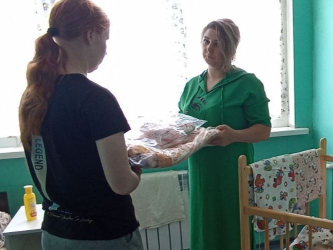 Советом женщин Ровеньковского муниципального округа Луганского регионального отделения Союза женщин России совместно со специалистами Семейного центра оказана помощь молодой женщине с новорожденным ребенком, которая... Советом женщин Ровеньковского муниципального округа Луганского регионального отделения Союза женщин России совместно со специалистами Семейного центра оказана помощь молодой женщине с новорожденным ребенком, которая...