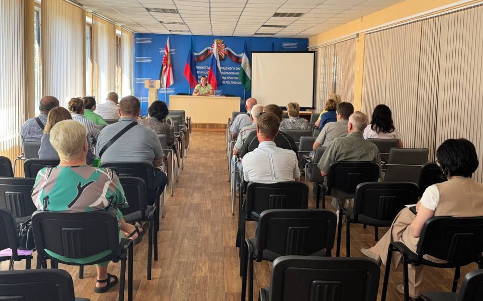 В Красном Луче обсудили подготовку к осенне-зимнему периоду В Красном Луче обсудили подготовку к осенне-зимнему периоду