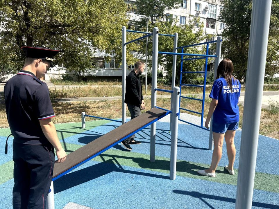 Одним из основных направлений деятельности партии "ЕДИНАЯ РОССИЯ" является безопасность и благополучие подрастающего поколения Одним из основных направлений деятельности партии "ЕДИНАЯ РОССИЯ" является безопасность и благополучие подрастающего поколения