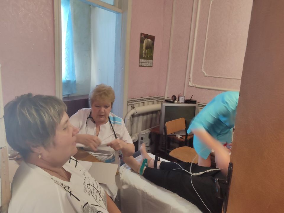 В рамках реализации партийного проекта "Здоровое будущее" партии "Единая Россия" в поселке городского типа Вергулевка Брянковской центральной городской многопрофильной больницей был организован выездной прием медицинских... В рамках реализации партийного проекта "Здоровое будущее" партии "Единая Россия" в поселке городского типа Вергулевка Брянковской центральной городской многопрофильной больницей был организован выездной прием медицинских...