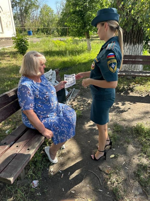 "ОСТОРОЖНО, ОГОНЬ! МЧС ПРЕДУПРЕЖДАЕТ: БЕЗОПАСНОСТЬ ВАЖНА КАЖДЫЙ ДЕНЬ!" "ОСТОРОЖНО, ОГОНЬ! МЧС ПРЕДУПРЕЖДАЕТ: БЕЗОПАСНОСТЬ ВАЖНА КАЖДЫЙ ДЕНЬ!"