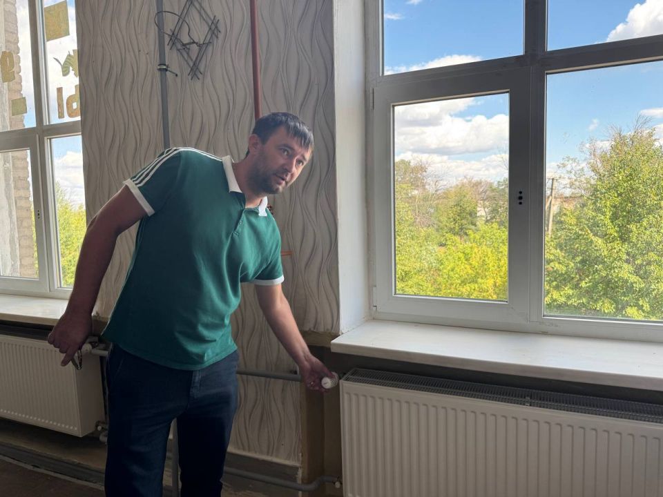 Сергей Крамаренко: Подрядная организация ООО «Высота» продолжает ремонтно-восстановительные работы в Лозовской вечерней (сменной) средней школе в рамках подписанного соглашения о сотрудничестве с регионом-шефом Алтайским... Сергей Крамаренко: Подрядная организация ООО «Высота» продолжает ремонтно-восстановительные работы в Лозовской вечерней (сменной) средней школе в рамках подписанного соглашения о сотрудничестве с регионом-шефом Алтайским...