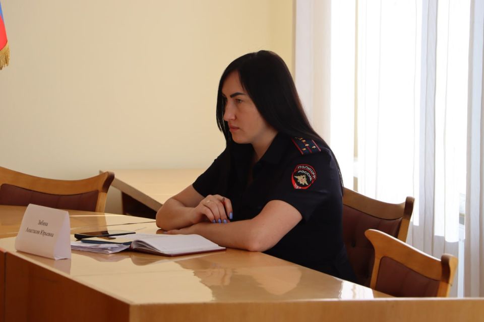 В Стаханове прошло заседание комиссии по делам несовершеннолетних В Стаханове прошло заседание комиссии по делам несовершеннолетних