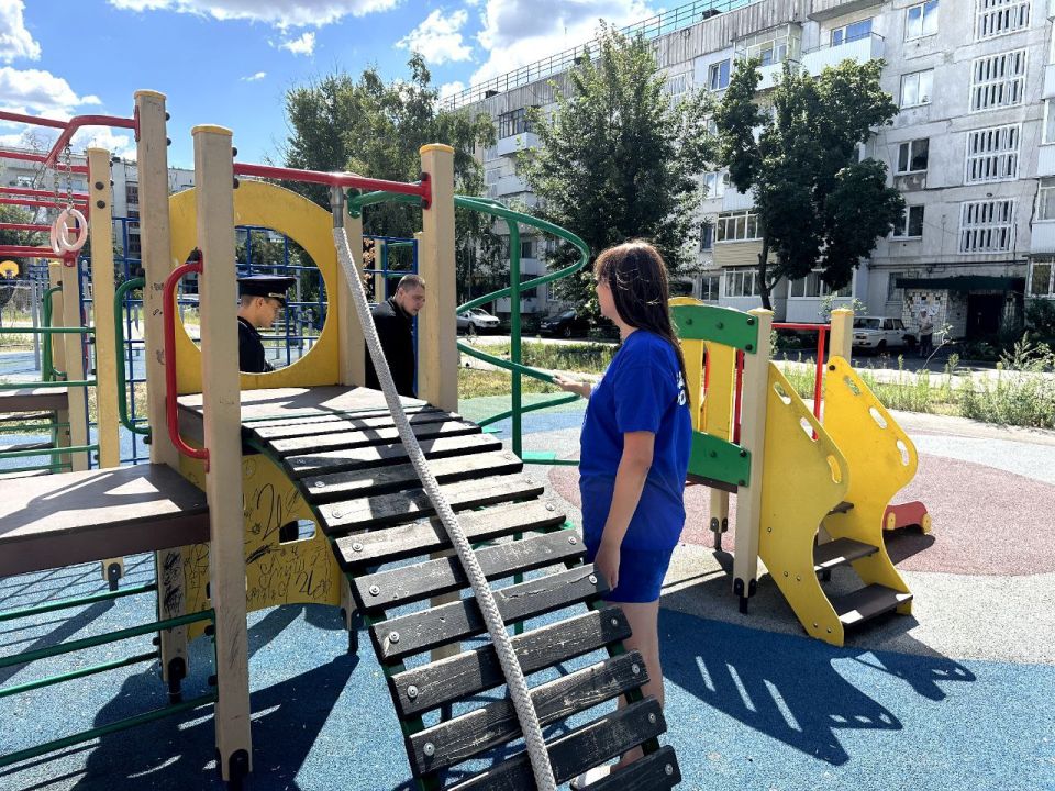 Одним из основных направлений деятельности партии "ЕДИНАЯ РОССИЯ" является безопасность и благополучие подрастающего поколения Одним из основных направлений деятельности партии "ЕДИНАЯ РОССИЯ" является безопасность и благополучие подрастающего поколения