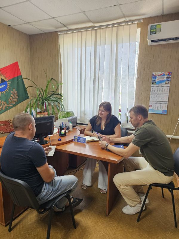 Галина Дуброва: Сегодня вместе с муниципальным депутатом Лутугинского округа Денисом Волотковским встретились с жителями пгт
