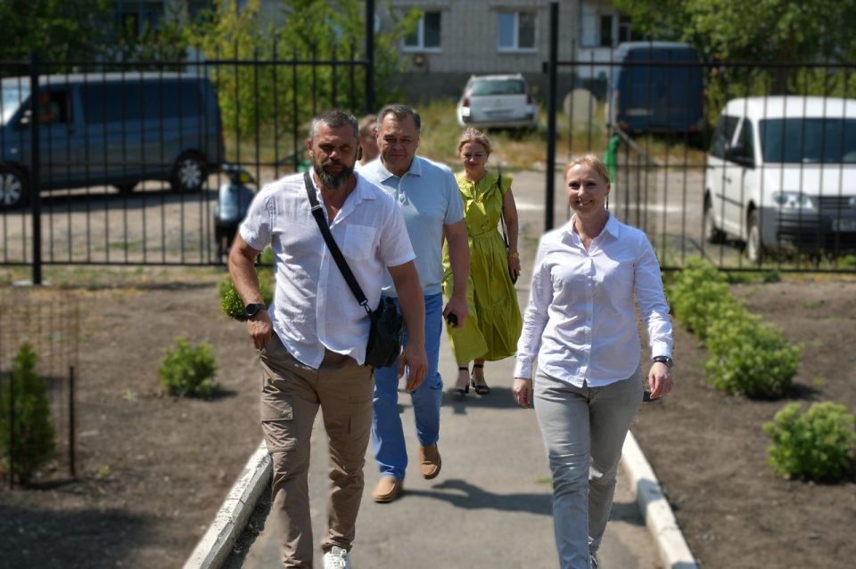 В Рубежном прошла рабочая встреча первого заместителя главы администрации ЛНР Анны Росляковой и врип главы городского округа Игоря Шмидта В Рубежном прошла рабочая встреча первого заместителя главы администрации ЛНР Анны Росляковой и врип главы городского округа Игоря Шмидта