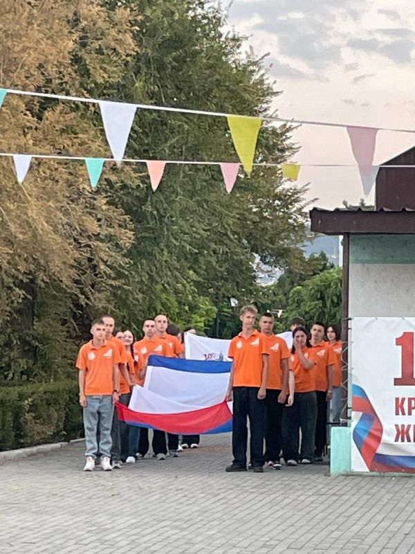 Ребята из Славяносербщины отдыхают в Феодосии Ребята из Славяносербщины отдыхают в Феодосии