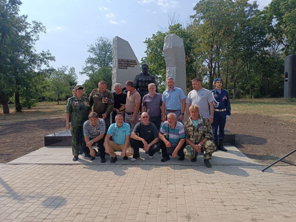 Ветераны боевых действий, социальные координаторы филиала Государственного фонда «Защитники Отечества» по Луганской Народной Республике приняли участие в открытии памятника Защитникам Донбасса и участникам спецоперации в... Ветераны боевых действий, социальные координаторы филиала Государственного фонда «Защитники Отечества» по Луганской Народной Республике приняли участие в открытии памятника Защитникам Донбасса и участникам спецоперации в...