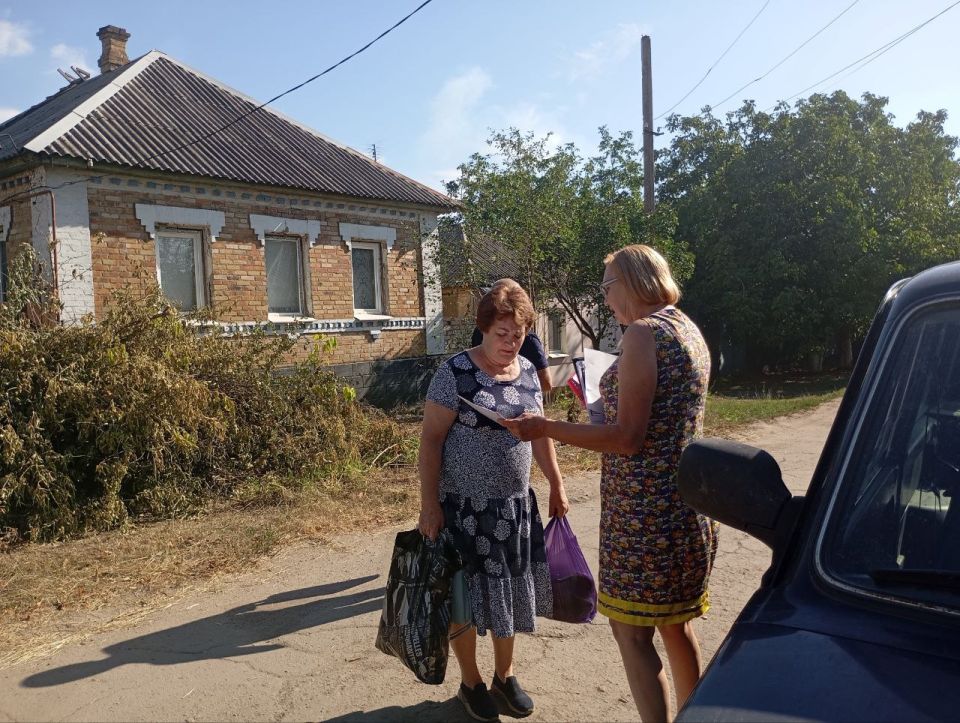 Специалисты Лутугинского отдела по жизнеобеспечению провели разъяснительные беседы о прохождении пожароопасного периода и благоустройству прилегающей территорий Специалисты Лутугинского отдела по жизнеобеспечению провели разъяснительные беседы о прохождении пожароопасного периода и благоустройству прилегающей территорий