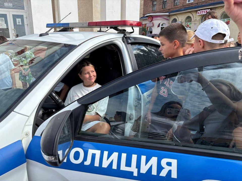 В рамках общероссийской акции "Зарядка со стражем порядка" сотрудники ОГИБДД ОМВД России "Краснолучский" провели серию профилактических бесед, направленных на повышение осведомленности о правилах дорожного движения среди... В рамках общероссийской акции "Зарядка со стражем порядка" сотрудники ОГИБДД ОМВД России "Краснолучский" провели серию профилактических бесед, направленных на повышение осведомленности о правилах дорожного движения среди...