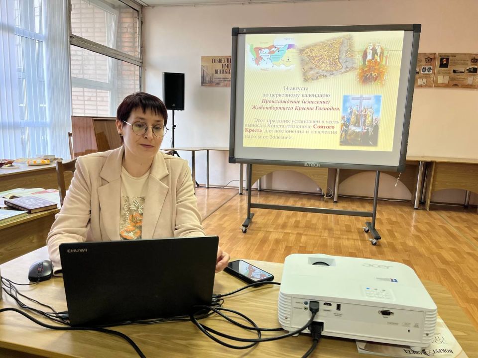 В Луганской молодежной библиотеке состоялся урок доброты «Между Медовым и Яблочным спасом август прольет благодать…» В Луганской молодежной библиотеке состоялся урок доброты «Между Медовым и Яблочным спасом август прольет благодать…»