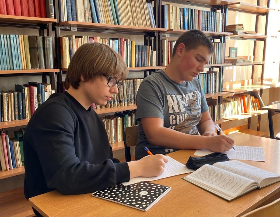 Калужская и Первомайская библиотеки провели совместную акцию Калужская и Первомайская библиотеки провели совместную акцию