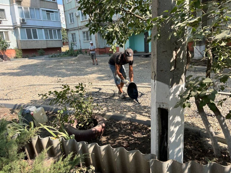 Сергей Козенко: В городе Краснодоне в квартале Советский продолжается ремонт внутриквартальной дороги Сергей Козенко: В городе Краснодоне в квартале Советский продолжается ремонт внутриквартальной дороги