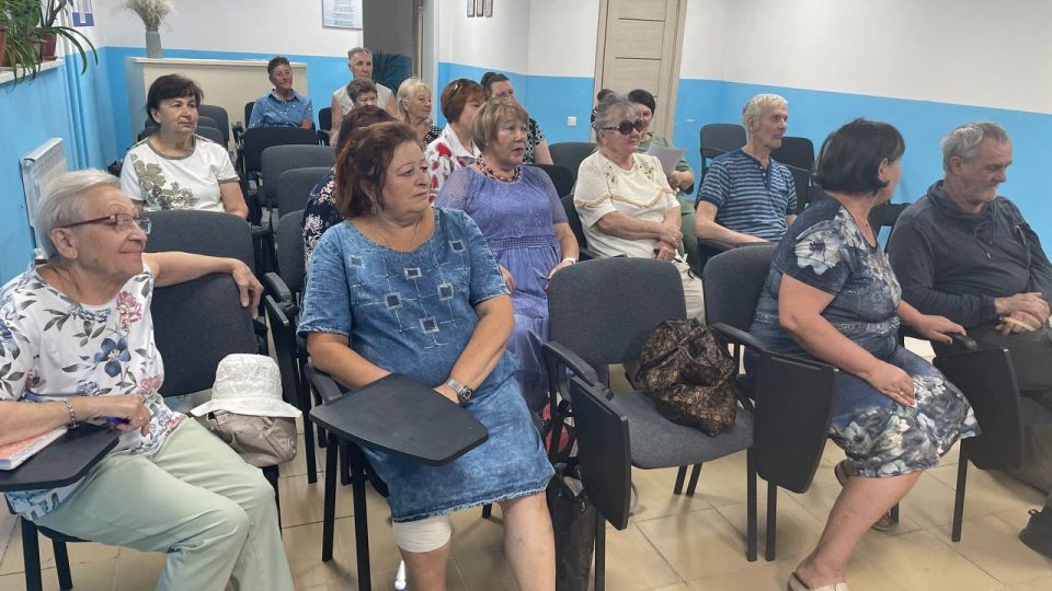 Рубежанские активисты преклонного возраста обсудили доброту и позитив Рубежанские активисты преклонного возраста обсудили доброту и позитив