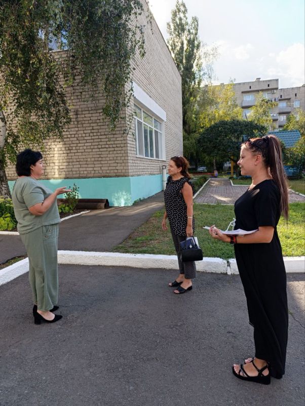 Комиссия проверила готовность Ровеньковских школ к новому учебному году Комиссия проверила готовность Ровеньковских школ к новому учебному году