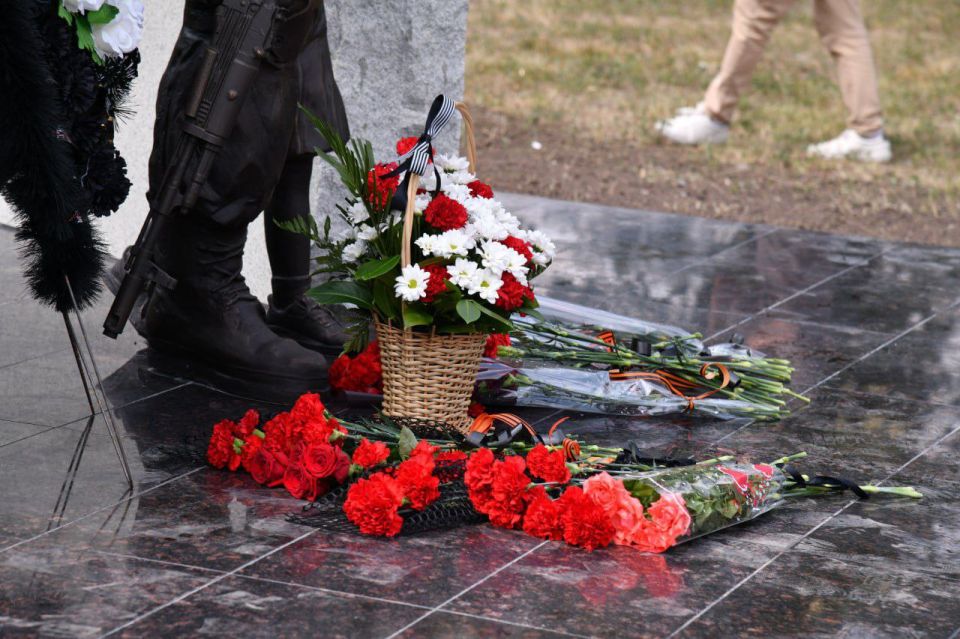 Ветераны боевых действий, социальные координаторы филиала Государственного фонда «Защитники Отечества» по Луганской Народной Республике приняли участие в открытии памятника Защитникам Донбасса и участникам спецоперации в... Ветераны боевых действий, социальные координаторы филиала Государственного фонда «Защитники Отечества» по Луганской Народной Республике приняли участие в открытии памятника Защитникам Донбасса и участникам спецоперации в...