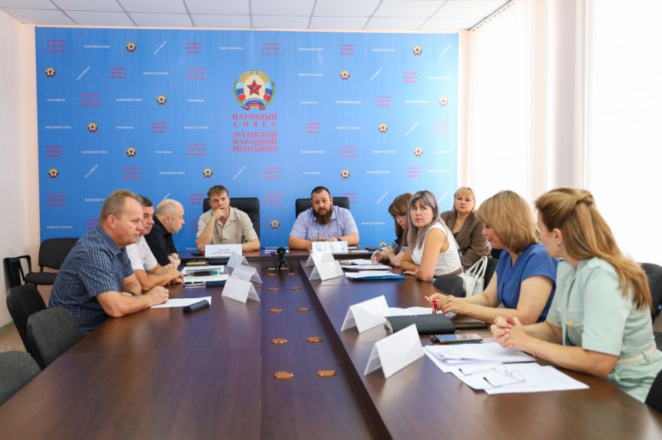На базе Социального комитета состоялось совещание по вопросам сбалансированности бюджета и оплаты труда сотрудников муниципальных образований На базе Социального комитета состоялось совещание по вопросам сбалансированности бюджета и оплаты труда сотрудников муниципальных образований