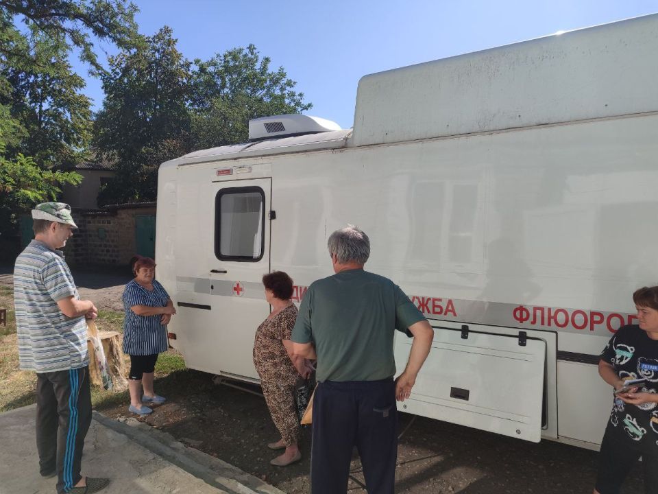 В рамках реализации партийного проекта "Здоровое будущее" партии "Единая Россия" в поселке городского типа Вергулевка Брянковской центральной городской многопрофильной больницей был организован выездной прием медицинских... В рамках реализации партийного проекта "Здоровое будущее" партии "Единая Россия" в поселке городского типа Вергулевка Брянковской центральной городской многопрофильной больницей был организован выездной прием медицинских...