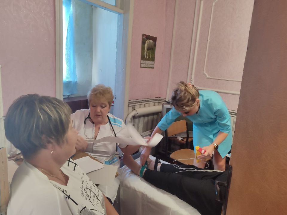 В рамках реализации партийного проекта "Здоровое будущее" партии "Единая Россия" в поселке городского типа Вергулевка Брянковской центральной городской многопрофильной больницей был организован выездной прием медицинских... В рамках реализации партийного проекта "Здоровое будущее" партии "Единая Россия" в поселке городского типа Вергулевка Брянковской центральной городской многопрофильной больницей был организован выездной прием медицинских...