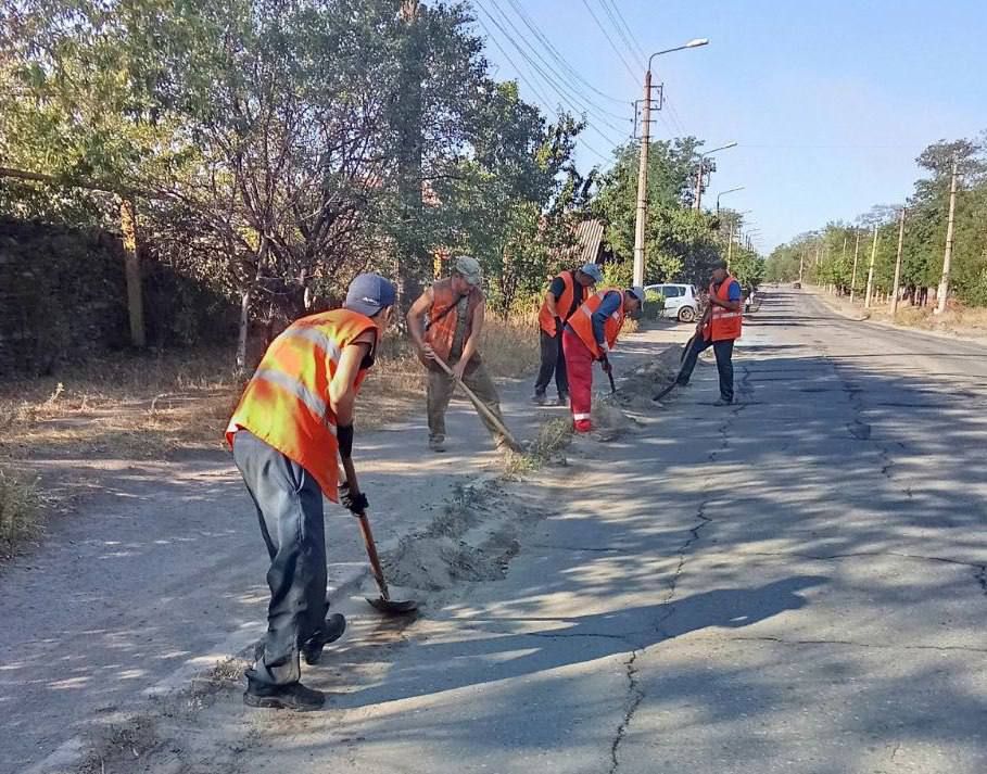 Благоустройство в городе. МУП «Служба дорожного хозяйства и благоустройства города Алчевска ЛНР» проводит работы на территории города Работники МУП «Служба дорожного хозяйства и благоустройства города Алчевска ЛНР» ведут... Благоустройство в городе. МУП «Служба дорожного хозяйства и благоустройства города Алчевска ЛНР» проводит работы на территории города Работники МУП «Служба дорожного хозяйства и благоустройства города Алчевска ЛНР» ведут...