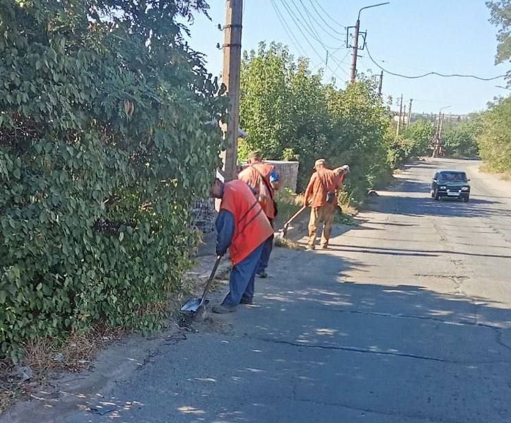 Коммунальные службы проводят работы на территории города Коммунальные службы проводят работы на территории города