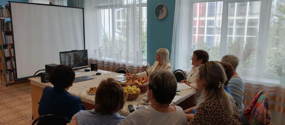 Оренбуржцы и перевальчане организовали совместные фольклорные посиделки Оренбуржцы и перевальчане организовали совместные фольклорные посиделки