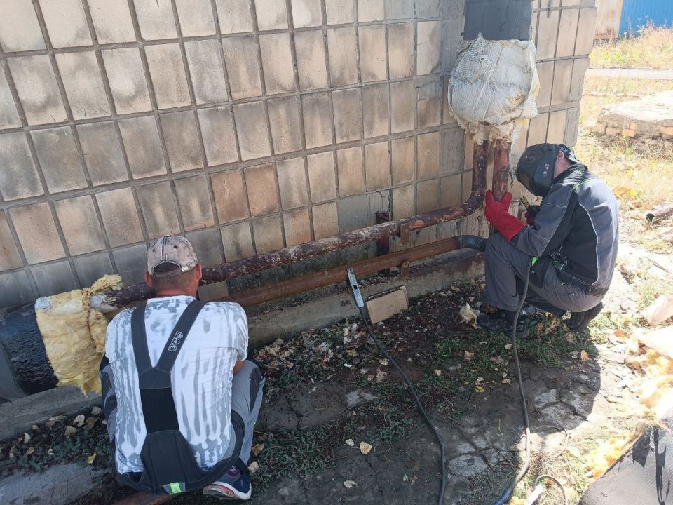 Теплотехники Удмуртии провели аварийно-восстановительные работы на теплотрассе музыкальной школы в Лутугино Теплотехники Удмуртии провели аварийно-восстановительные работы на теплотрассе музыкальной школы в Лутугино