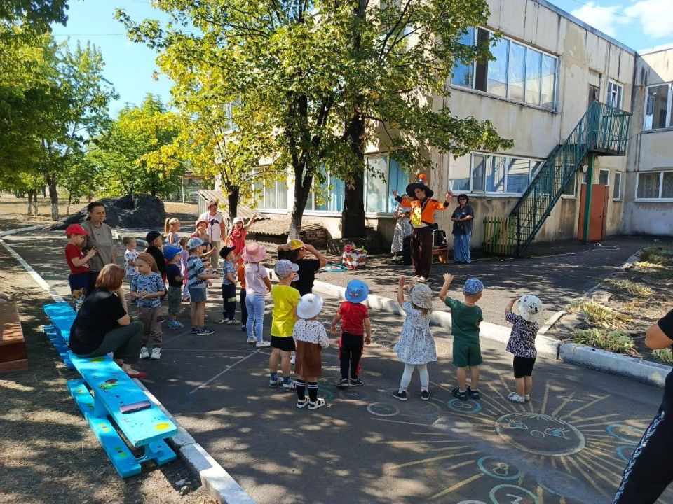 В детском саду «Улыбка» пгт Успенка прошла увлекательная игровая программа "Осторожно на дороге!" В детском саду «Улыбка» пгт Успенка прошла увлекательная игровая программа "Осторожно на дороге!"