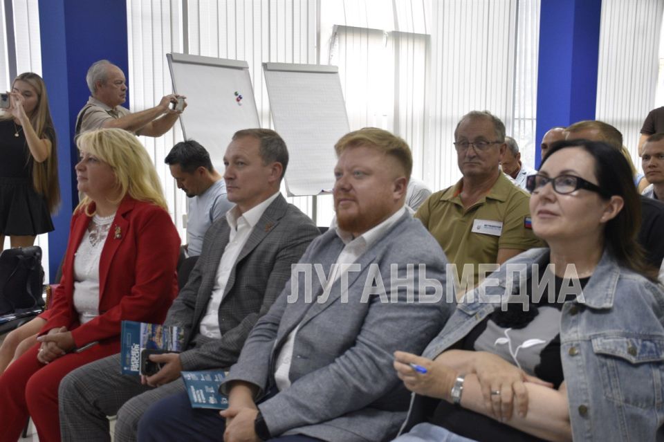 В Луганске прошла встреча в рамках Деловой миссии «Тюмень – Луганская Народная Республика. Новые партнёры, новые возможности» В Луганске прошла встреча в рамках Деловой миссии «Тюмень – Луганская Народная Республика. Новые партнёры, новые возможности»