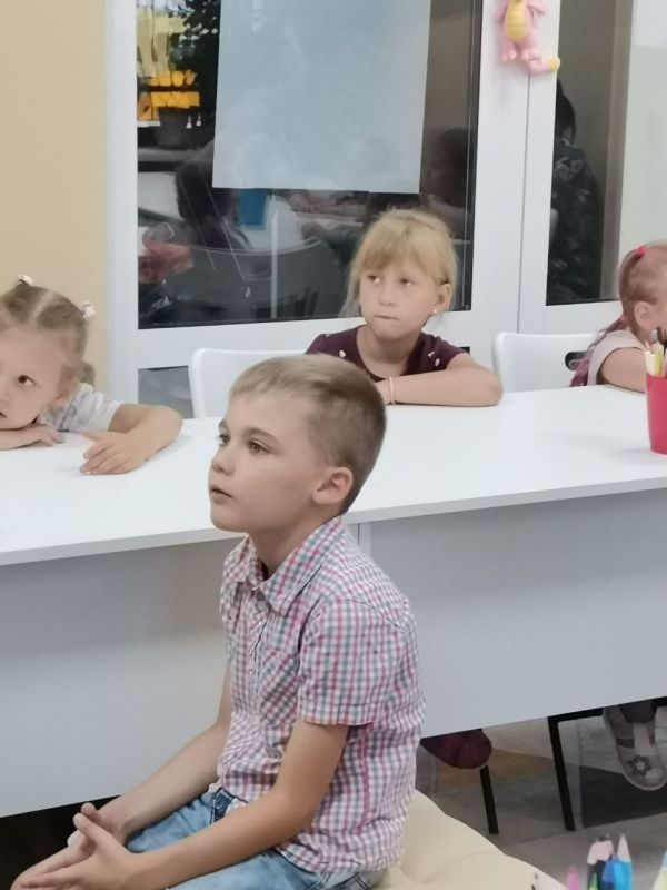 В детском центре Перевальского музея для воспитанников детского сада «Юбилейный» состоялась познавательно-игровая программа "А у нас, а у нас, а у нас - Медовый Спас" В детском центре Перевальского музея для воспитанников детского сада «Юбилейный» состоялась познавательно-игровая программа "А у нас, а у нас, а у нас - Медовый Спас"