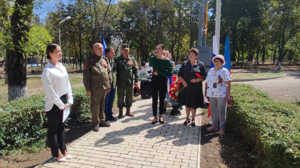 14 августа в городском парке Молодогвардейска состоялась торжественная церемония возложения цветов, посвященная памяти погибших ополченцев и мирных жителей, пострадавших во время украинской военной агрессии в 2014 году 14 августа в городском парке Молодогвардейска состоялась торжественная церемония возложения цветов, посвященная памяти погибших ополченцев и мирных жителей, пострадавших во время украинской военной агрессии в 2014 году