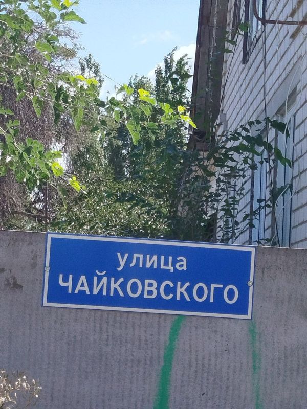Владимир Чернев: Инициировал проведение работ в рамках исполнения закона о защите русского языка от чрезмерного использования заимствований в публичном пространстве подписного нашим Национальным Лидером Президентом... Владимир Чернев: Инициировал проведение работ в рамках исполнения закона о защите русского языка от чрезмерного использования заимствований в публичном пространстве подписного нашим Национальным Лидером Президентом...