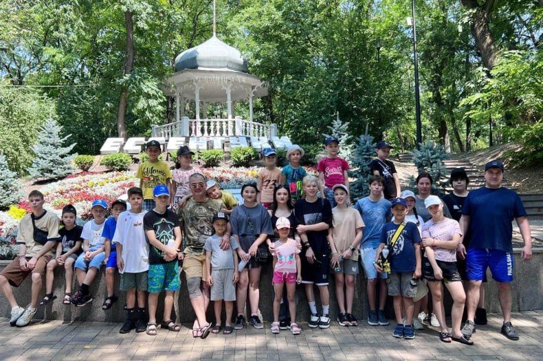 Благодаря прикамцам дети из двух детских домов ЛНР отправились на отдых в Ессентуки Благодаря прикамцам дети из двух детских домов ЛНР отправились на отдых в Ессентуки