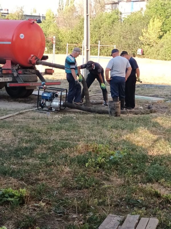 Аварийная бригада из Омска помогла ликвидировать порыв водопровода в школе №9 им. А. Стаханова Аварийная бригада из Омска помогла ликвидировать порыв водопровода в школе №9 им. А. Стаханова