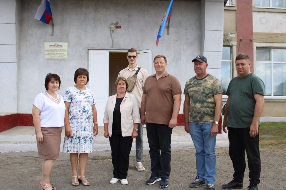 Сегодня состоялся визит представителей шеф-региона Орловской области в село Покровское Троицкого муниципального округа, что стало важным событием, направленным на поддержку и восстановление социальной инфраструктуры Сегодня состоялся визит представителей шеф-региона Орловской области в село Покровское Троицкого муниципального округа, что стало важным событием, направленным на поддержку и восстановление социальной инфраструктуры