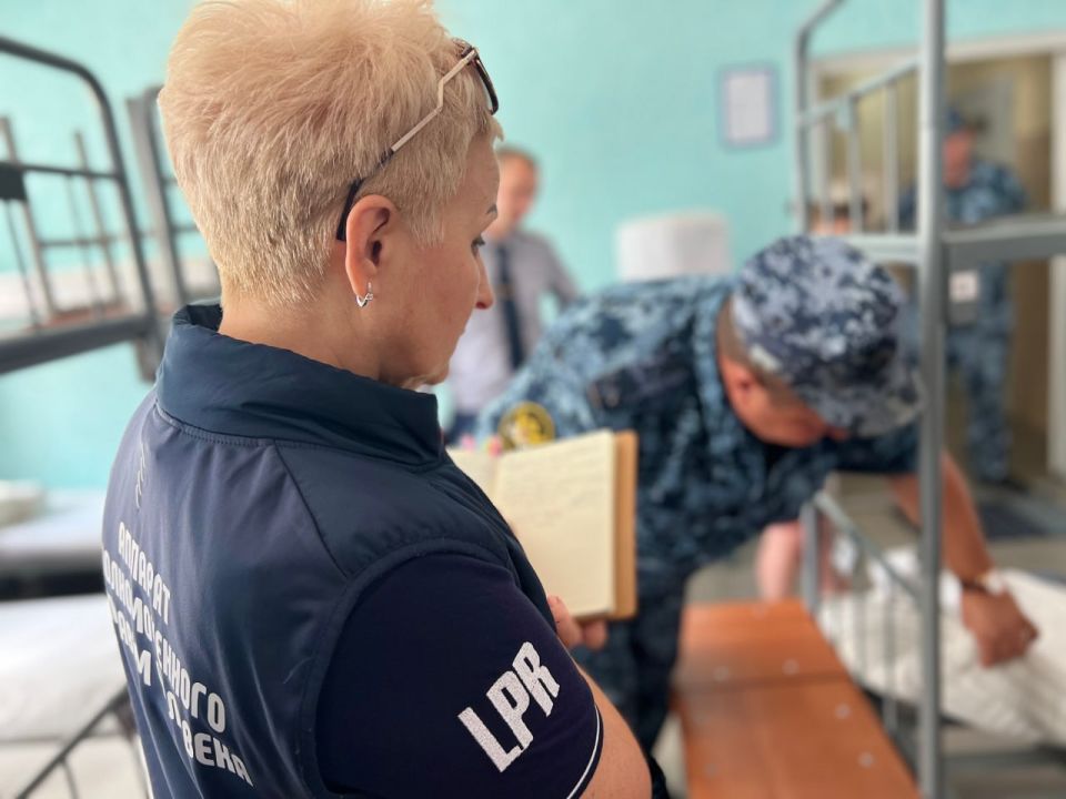 Уполномоченный по правам человека в Луганской Народной Республике Анна Сорока в сопровождении Алины Нечаевой, заведующей сектором по вопросам помилования Администрации Главы ЛНР, совершила рабочий визит в исправительную... Уполномоченный по правам человека в Луганской Народной Республике Анна Сорока в сопровождении Алины Нечаевой, заведующей сектором по вопросам помилования Администрации Главы ЛНР, совершила рабочий визит в исправительную...