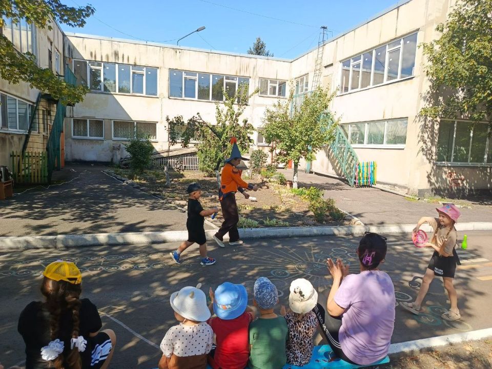 В детском саду «Улыбка» пгт Успенка прошла увлекательная игровая программа "Осторожно на дороге!" В детском саду «Улыбка» пгт Успенка прошла увлекательная игровая программа "Осторожно на дороге!"