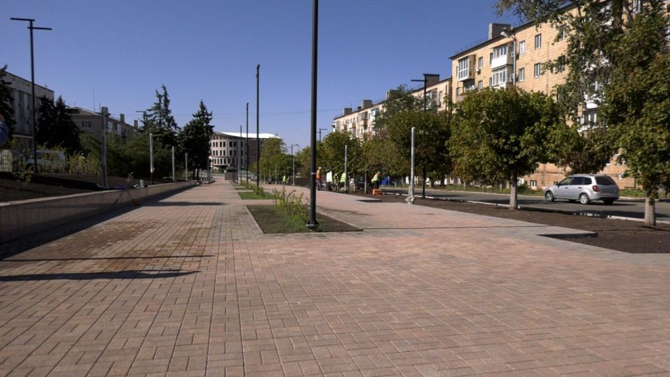 Благоустройство «Аллеи Дружбы» в Краснодоне близится к завершению Благоустройство «Аллеи Дружбы» в Краснодоне близится к завершению