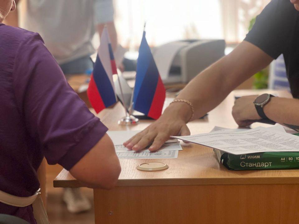 Сотрудники Территориального фонда обязательного медицинского страхования ЛНР продолжают проводить выездные мероприятия в различных населённых пунктах Сотрудники Территориального фонда обязательного медицинского страхования ЛНР продолжают проводить выездные мероприятия в различных населённых пунктах