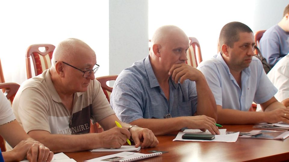 «Символично, что завершающий день визита делегации Торгово-промышленной палаты Тюменской области — 14 августа, в День рождения нашего региона, — прошёл в подшефном Краснодоне» «Символично, что завершающий день визита делегации Торгово-промышленной палаты Тюменской области — 14 августа, в День рождения нашего региона, — прошёл в подшефном Краснодоне»