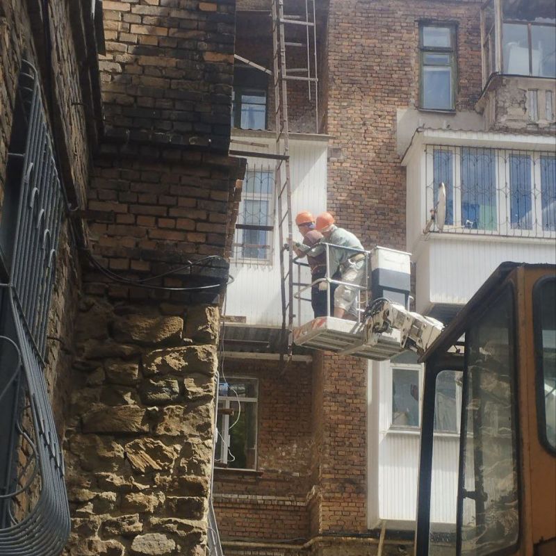 Управляющая компания активно продолжает работы по благоустройству и модернизации наших жилых домов Управляющая компания активно продолжает работы по благоустройству и модернизации наших жилых домов
