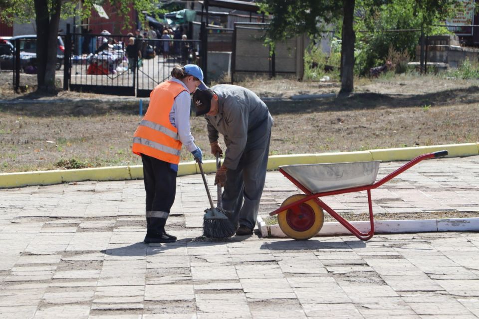 В Ирмино навели порядок на Мемориале родоначальникам стахановского движения В Ирмино навели порядок на Мемориале родоначальникам стахановского движения