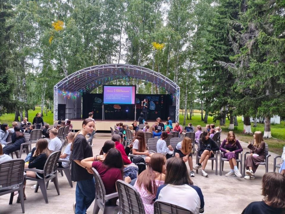 Сотрудники ГИБДД посетили детей из ЛНР в лагере "Солнечная поляна" Сотрудники ГИБДД посетили детей из ЛНР в лагере "Солнечная поляна"