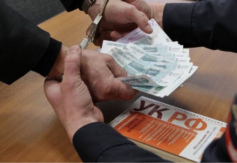 Житель Свердловска уличен в покушении на дачу взятки сотруднику полиции