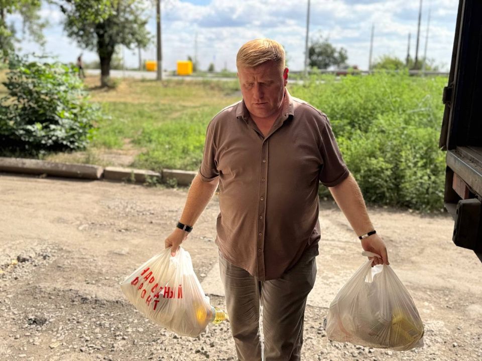 Народный фронт навестил переселенцев в Молодогвардейске Народный фронт навестил переселенцев в Молодогвардейске
